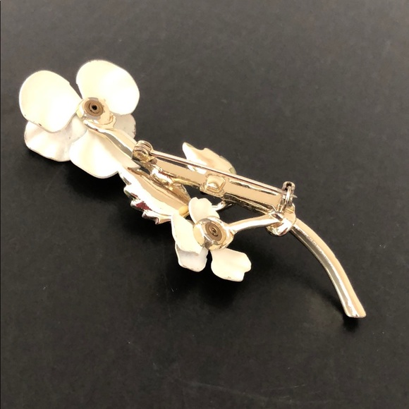 VINTAGE YELLOW & LILAC W/GREEN LEAF BROACH - Picture 5 of 9